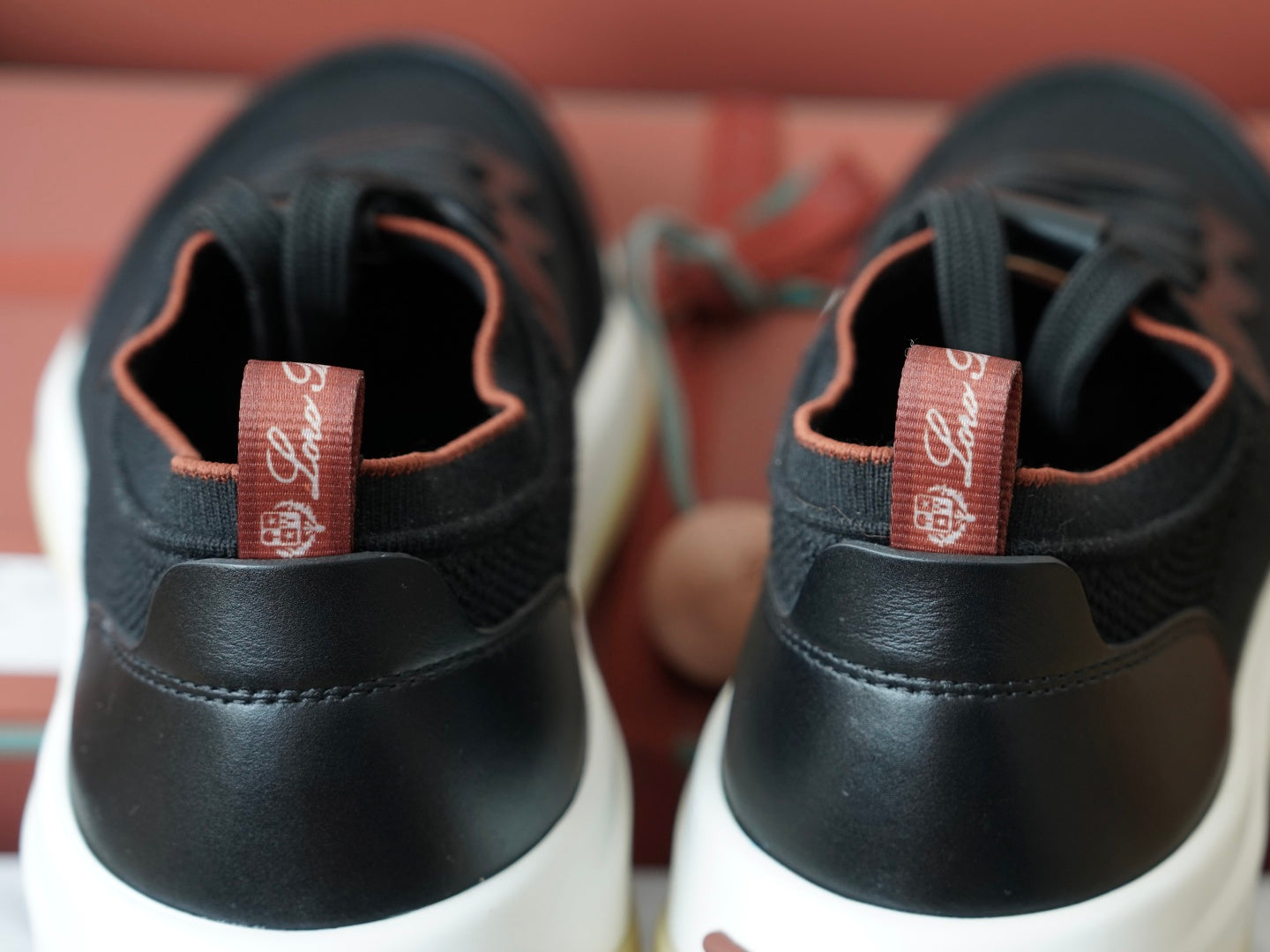 410 Sneakers