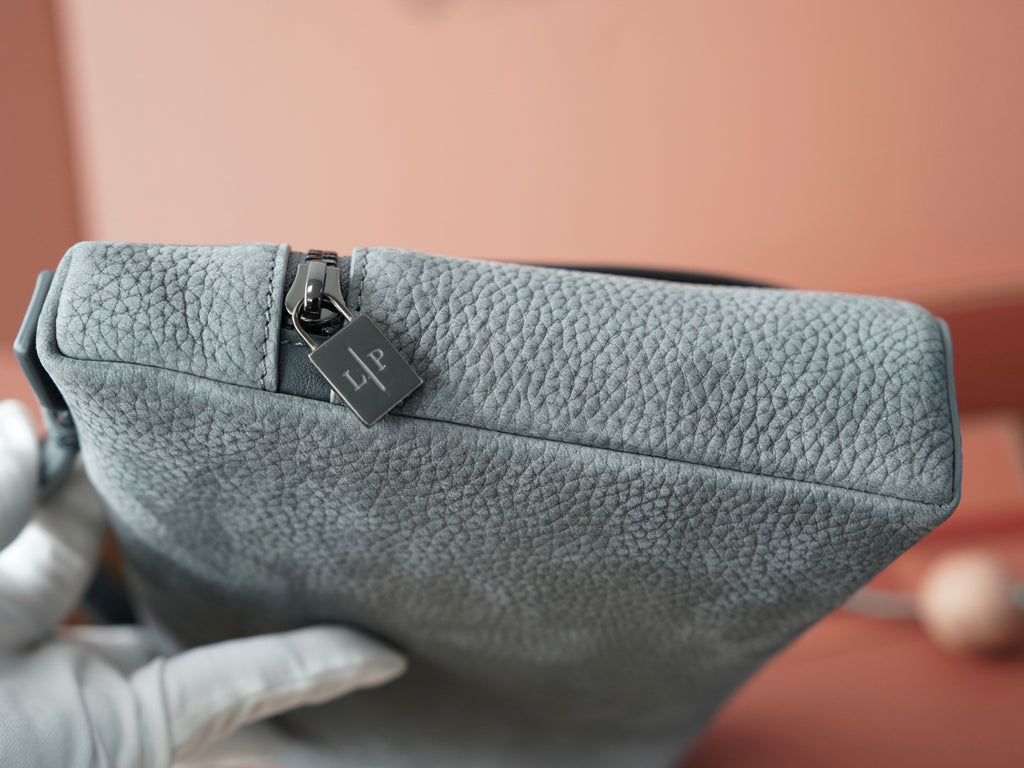 Extra Pouch L29
